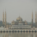 Moskee langs de rivier in Kuala Terengganu